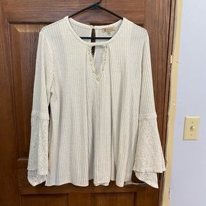 Bell sleeve shirt